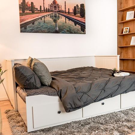 Central Athena Studio - Inima Pietei Unirii - By Openhouse Apartments Timisoara Ngoại thất bức ảnh